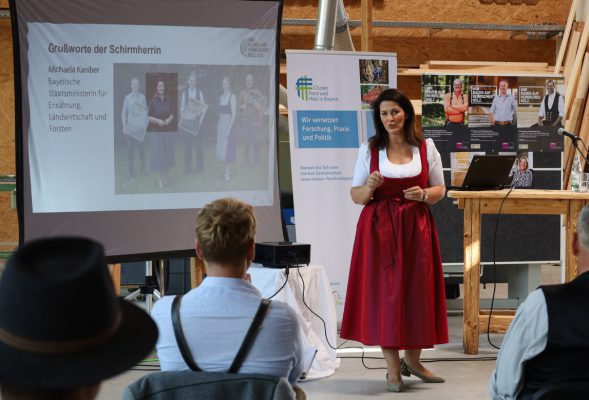 Die Bayerische Staatsministerin für Ernährung, Landwirtschaft und Forsten Michaela Kaniber eröffnete die Gründungsversammlung