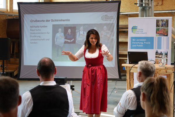 Staatsministerin Michaela Kaniber motivierte die Mitglieder aktiv im Verein mitzuarbeiten