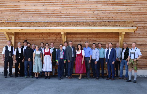 Gründungsmitglieder mit Schirmherrin Staatsministerin Michaela Kaniber