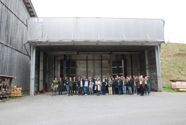 Eine leere Trockenkammer zeicht das Volumen für die Holztrocknung