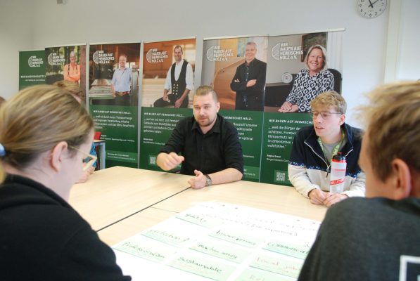 Intensiver Austausch zwischen Forstingenieur- und Holzbau-Studierenden