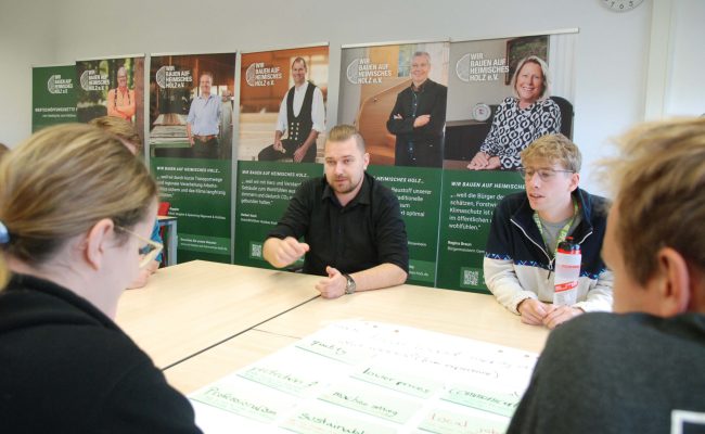 Intensiver Austausch zwischen Forstingenieur- und Holzbau-Studierenden