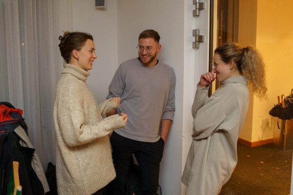 Architektur-Master-Studierende interessieren sich für die Zukunft, die sie bald gestalten werden.