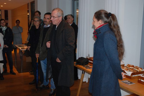 Thorsten Kopp von der B&O Gruppe und Architekt Prof. Arthur Schankula berichten über den Umbau der ehemaligen US-Kaserne in die Nullenergiestadt "City of Wood".