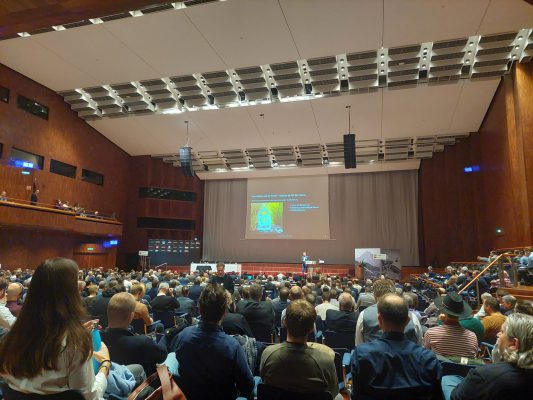 Der Kongress mit 2.500 Besuchern zieht jedes Jahr viele Interessierte der Holzbau-Welt nach Innsbruck.