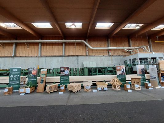 Tag der offenen Tür bei Huber & Sohn mit "Wir bauen auf heimisches Holz e.V."