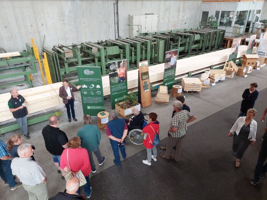 Tag der offenen Tür bei Huber & Sohn mit "Wir bauen auf heimisches Holz e.V."