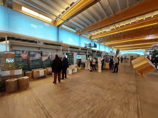 Holzbaumesse Rosenheim - Wir bauen auf heimisches Holz e.V.