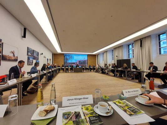 Runder Tisch Klimaschutz durch Bauen mit Holz