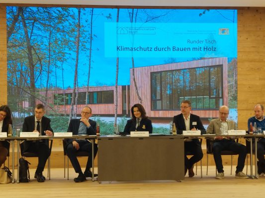 Runder Tisch Klimaschutz durch Bauen mit Holz