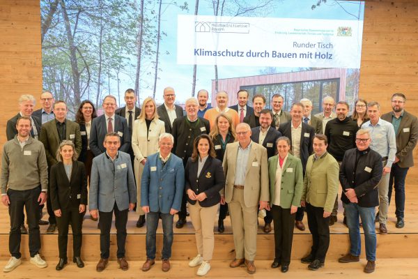 Runder Tisch Klimaschutz durch Bauen mit Holz