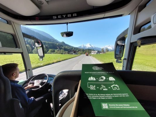 Mit dem Bus wurden alle von Rosenheim bis Salzburg eingesammelt und es ging ins Berchtesgadener Land.