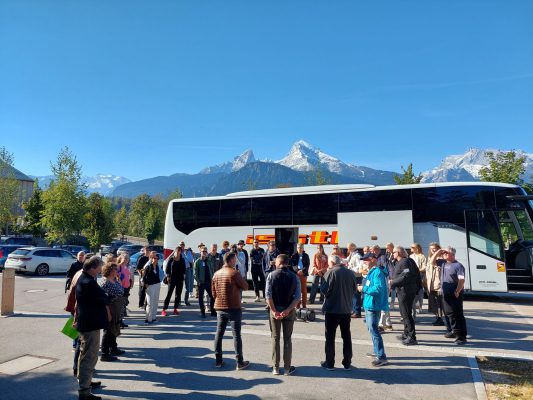 Ankunft in Stanggass bei traumhaftem Wetter vor wunderschönder Kulisse.