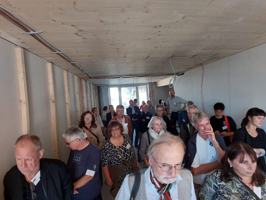 Noch etwas Innenausbau nötig im Gemeinschaftsraum der Klinik.