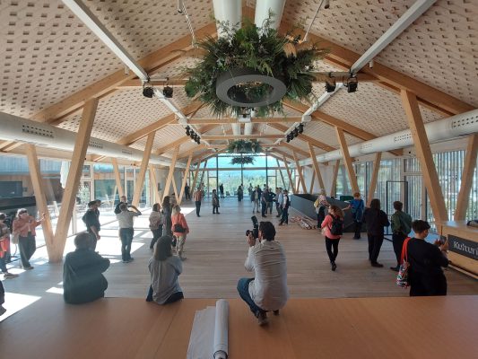 Nach der Klinikbesichtiung gings in den Kulturhof Stanggass. Hier waren wir mit unserer Veranstaltung "Vom Keimling bis zum Holzbau - Blick über den Tellerrand" im April 2024.