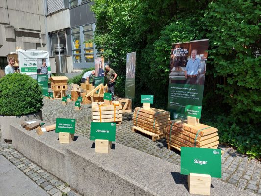 100 Jahre Holztechnische Ausbildung in Rosenheim - Wir bauen auf heimisches Holz e.V.