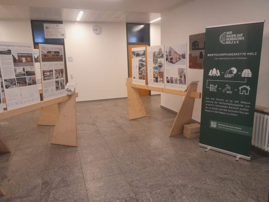 WIr bauen auf heimisches Holz e.V. bei Eröffnung Holzbaupreis Rosenheim in Mühldorf