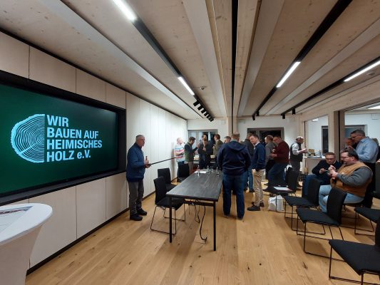AKU "Nachhaltiges Bauen" Verein "Wir bauen auf heimisches Holz e.V."