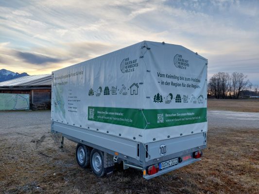 Hänger mit Messestand Wir bauen auf heimisches Holz e.V.